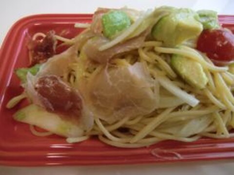 新玉ねぎと彩り野菜で冷製パスタ